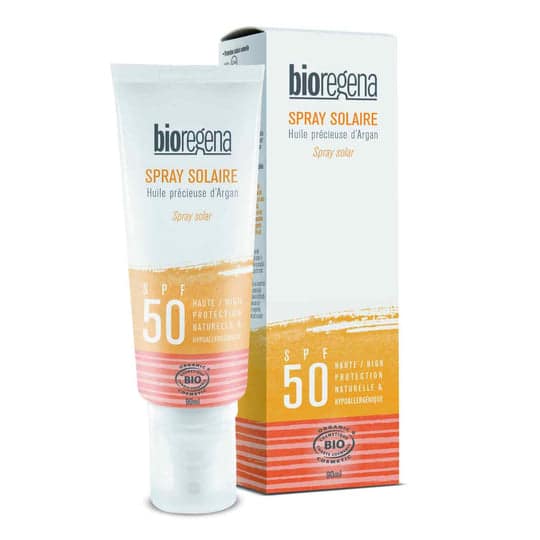 Pureday En tube Øko - Bioregena - Solfaktor spf50 solcreme ved siden af emballagen, begge med et moderne design med tekst- og farvegradienter, der understreger dets økologiske engagement.